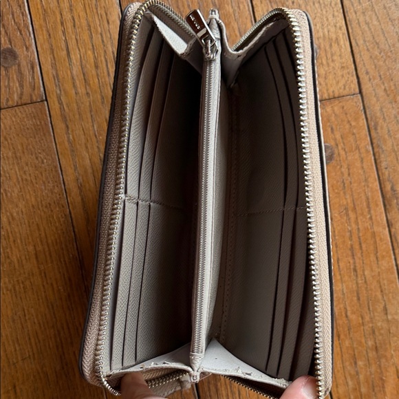 Coach Cream Leather Wallet - Picture 3 of 6